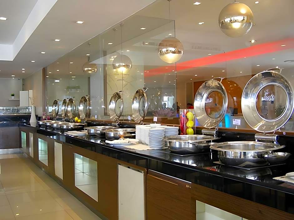 Iyarin@tuk Chang Ratchayothin Hotel