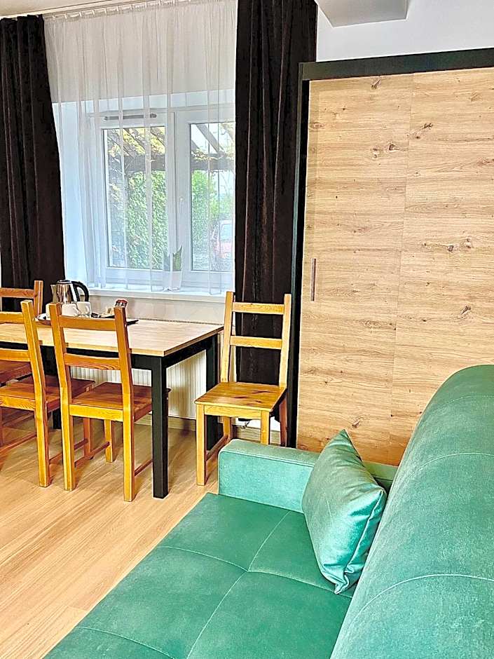 Old Tree Home & Restaurant