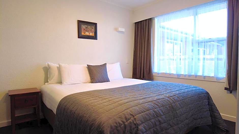 554 Moana Court Motel