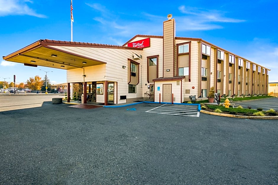 Red Roof Inn & Suites Medford - Airport