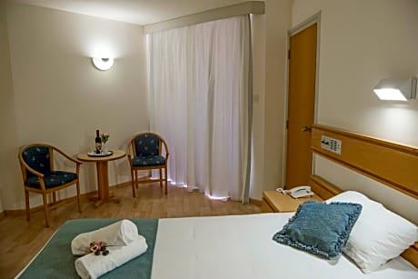 Standard Twin Room with Inland View (2 Adults +1 Child)