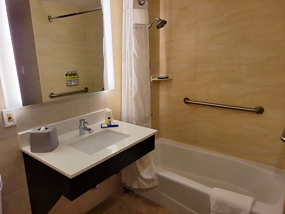 Holiday Inn Express Maspeth Hotel By IHG