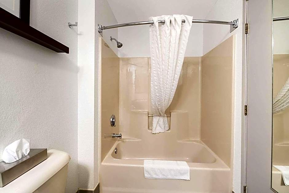 Country Inn & Suites by Radisson, Freeport, IL