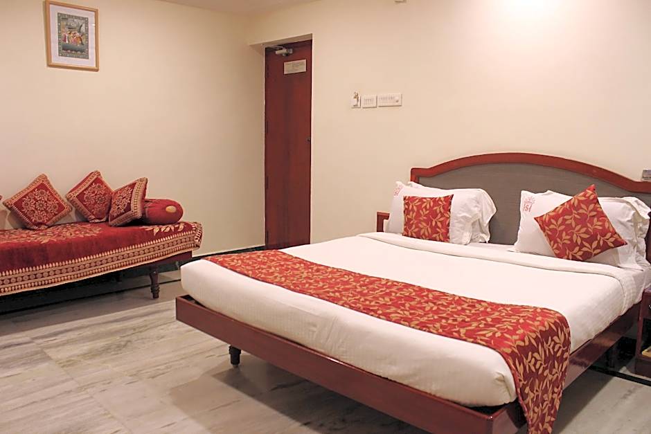 Hotel Sri Sabthagiri
