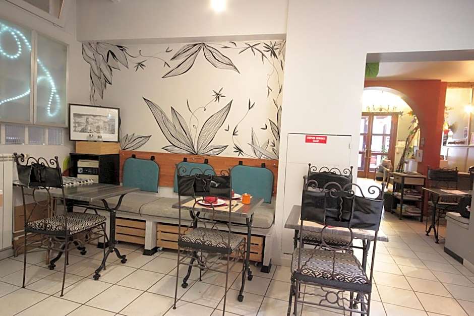 Hôtel Des Arts, Artisanal et Indépendant