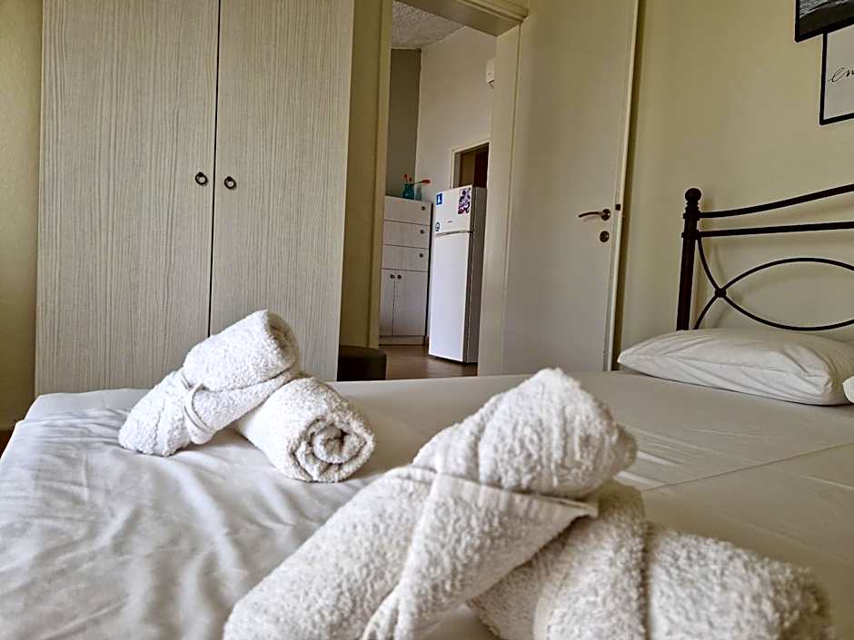 On the wave studios Spitakia sto kyma