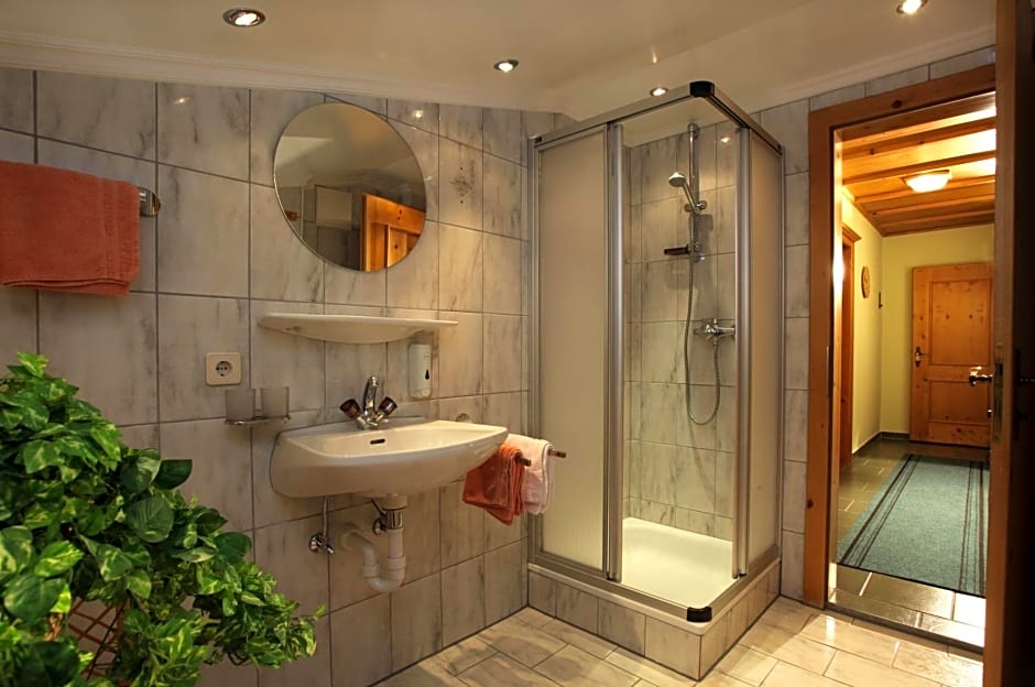 Gaestehaus Hoelzl – Itter, MO