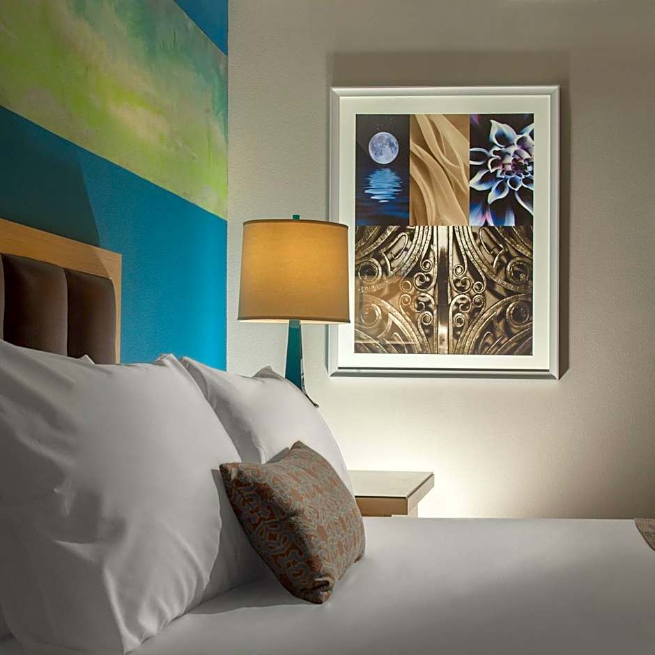 Downtown Grand Hotel & Casino