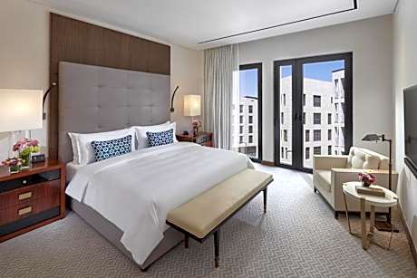 Three Bedroom Connecting Apartment - 3 King Beds