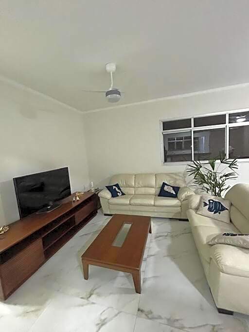 PREDIO FRENTE PRA PRAIA, COM VISTA LATERAL MAR, Apto 202