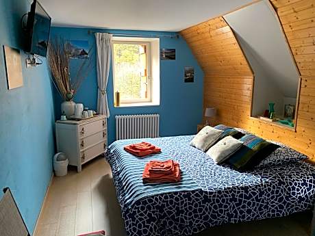 Double or Twin-Comfort-Ensuite-Mountain View-Chambre Hiver