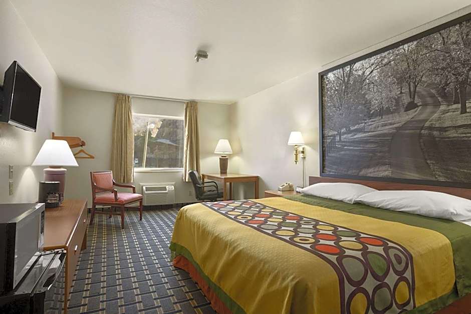 Super 8 by Wyndham Prestonsburg