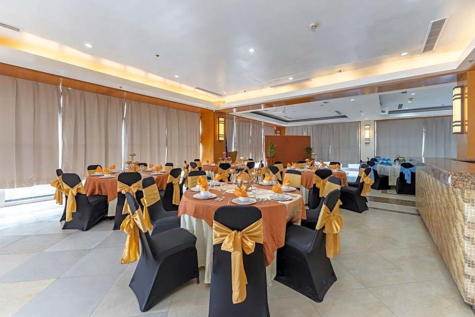 Crown Regency Hotel & Towers