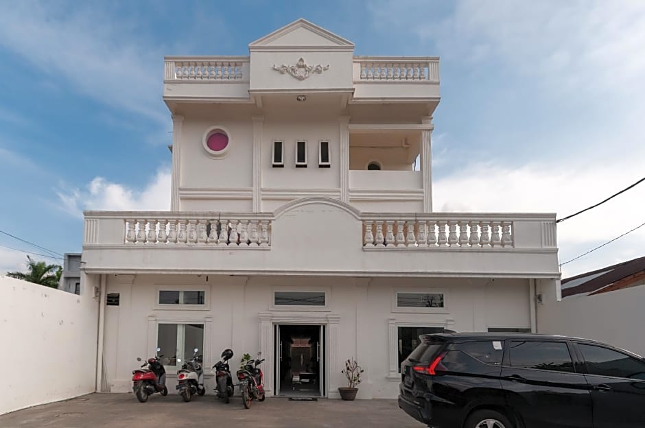 RedDoorz near UISU teladan Medan