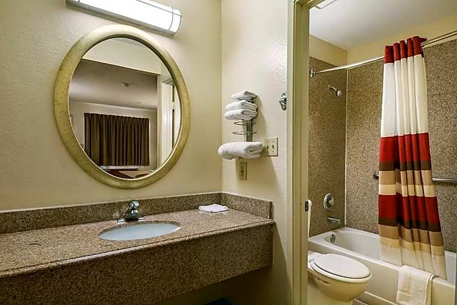 Travelodge by Wyndham San Antonio Lackland AFB