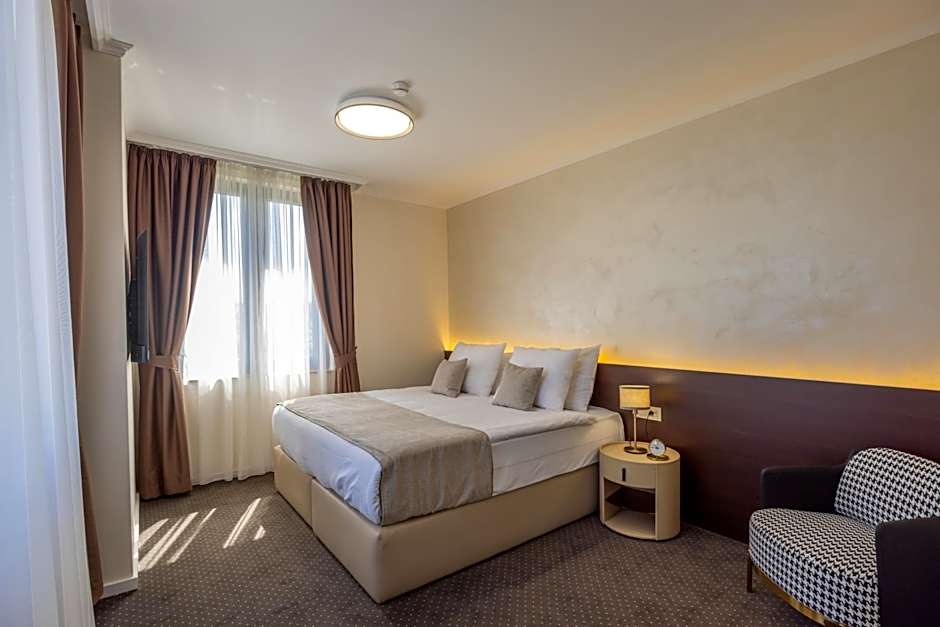 Nobel West Hotel