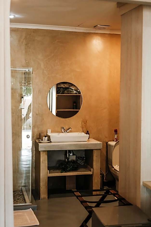 Lighthouse Guesthouse & Cafe