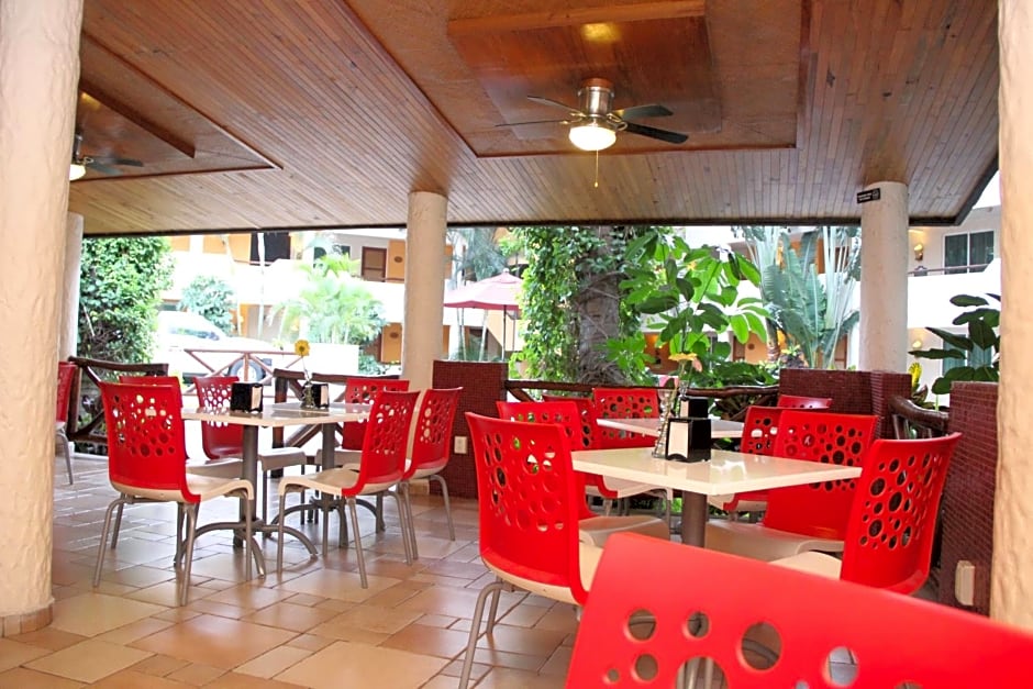 Hotel Palapa Palace Inn