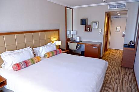 Twin Room with Pool View and Balcony