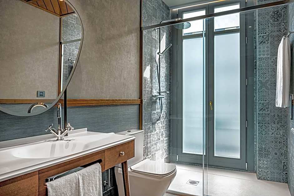 Palacio Santa Clara, Autograph Collection