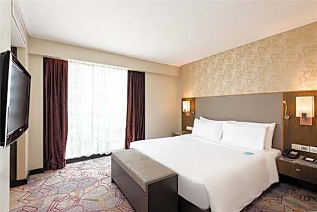 One-Bedroom Suite with Balcony