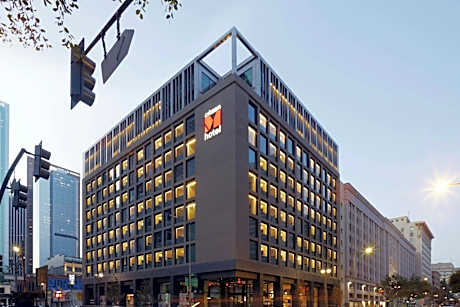citizenM Los Angeles Downtown