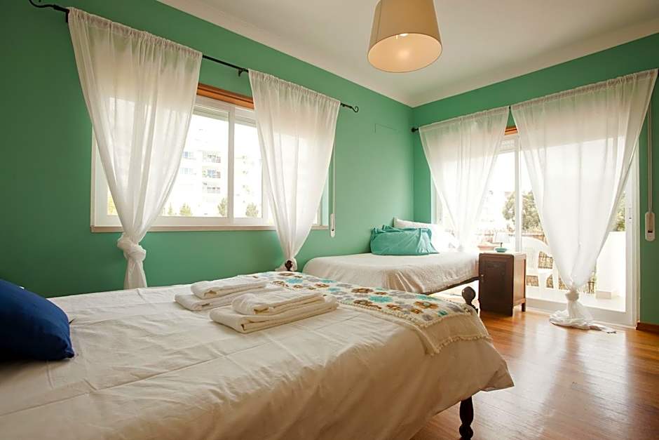 Ericeira Chill Hill Hostel & Private Rooms