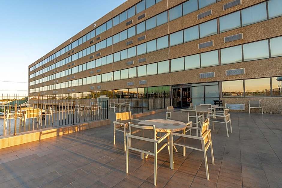 Comfort Inn & Suites At Copeland Tower