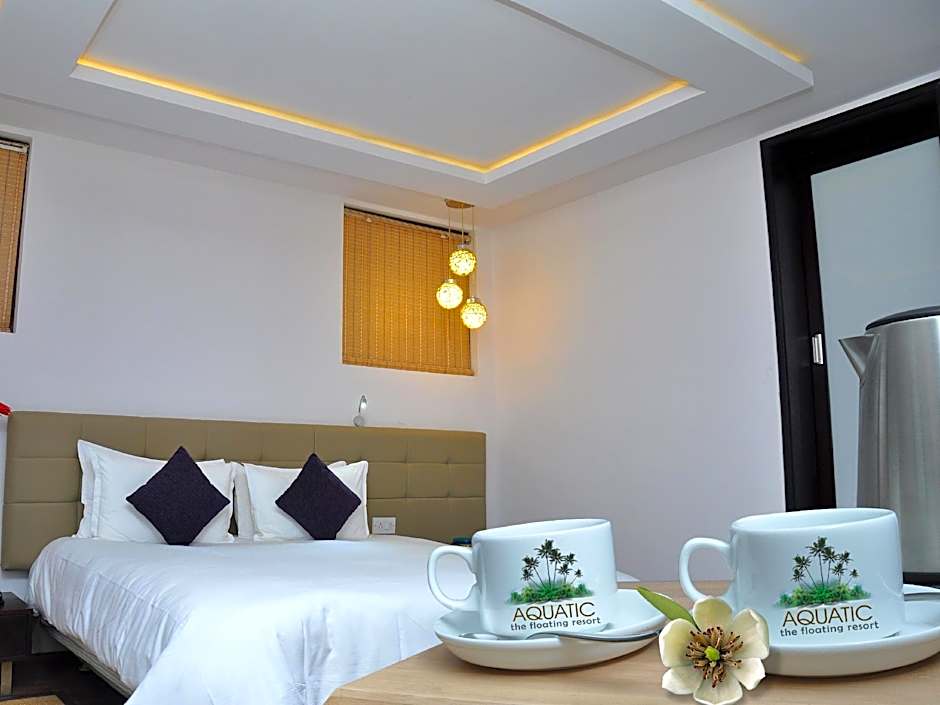 Aquatic Island by Poppys, Cochin