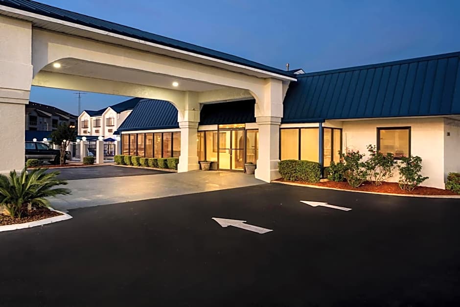Days Inn by Wyndham Troy