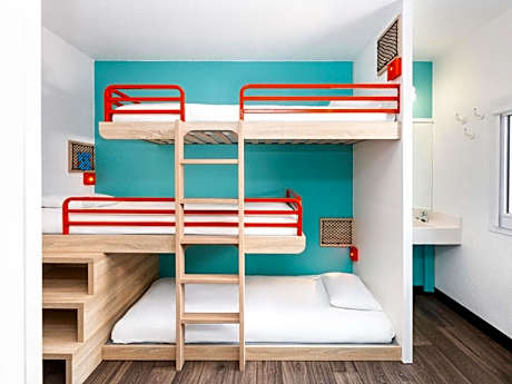 6-Bed Dormitory Room with Shared Bathroom