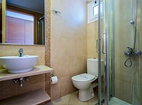 DOUBLE ROOM
