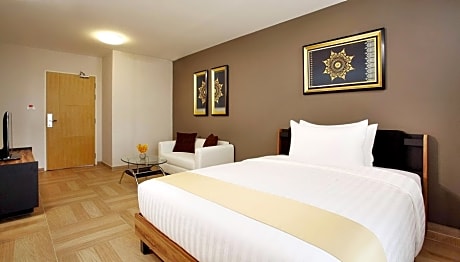 Studio Deluxe Queen Bed