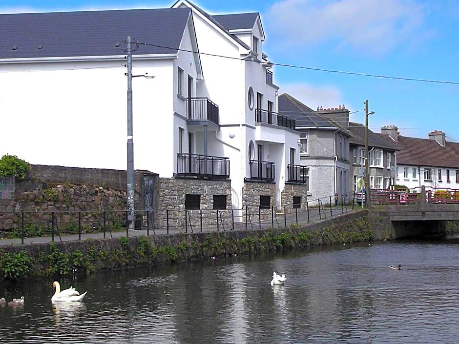 Donegan Court Aparthotel