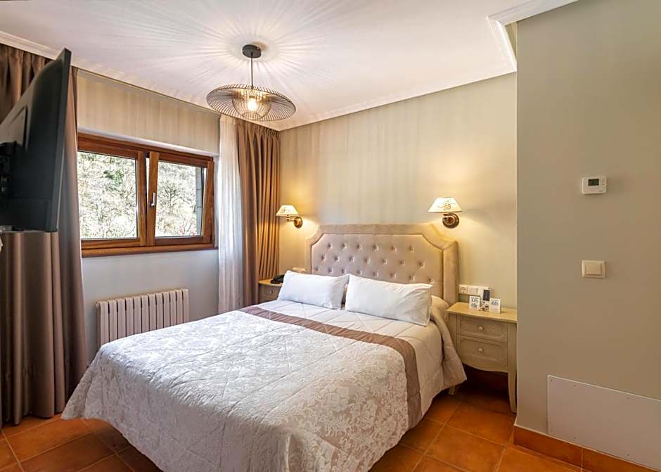 Logis Hotel Restaurante La Casa de Juansabeli