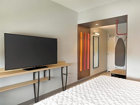 1 King Bed