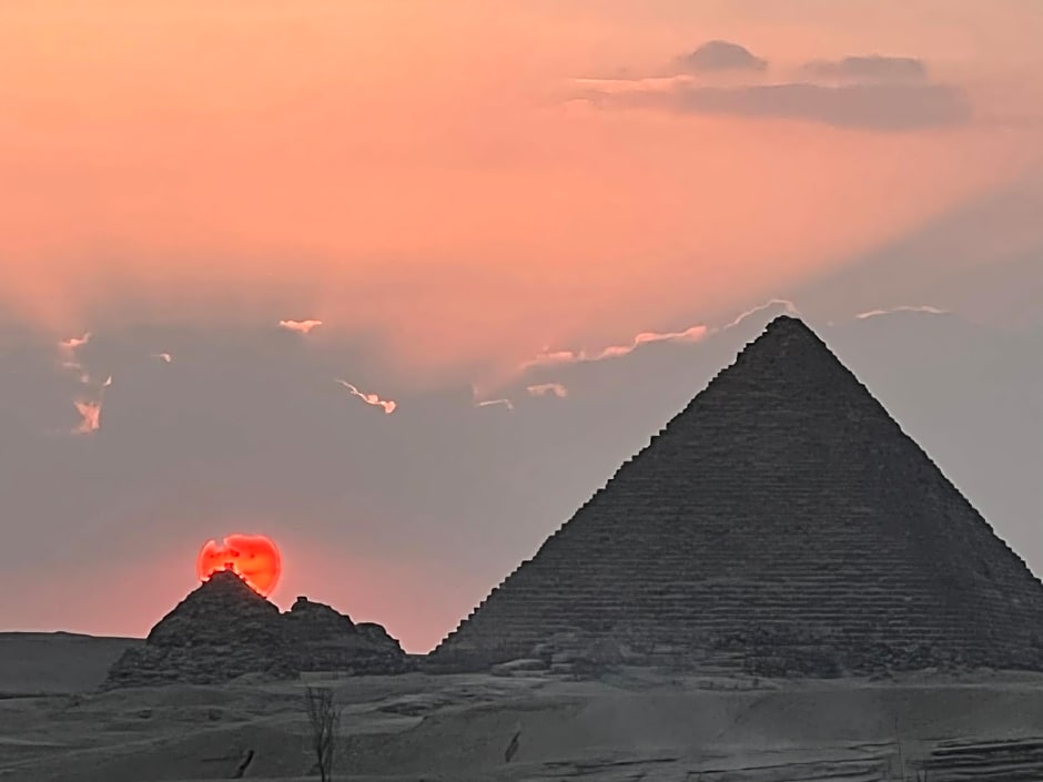 Jimmy Pyramids Hotel