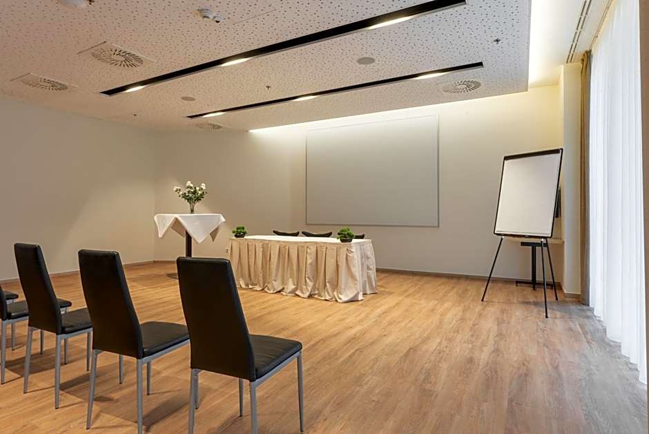 Akeah Verdi Budapest