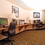 Holiday Inn Express Hotel & Suites Raton