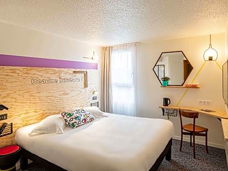 Pop Room with A Double Bed