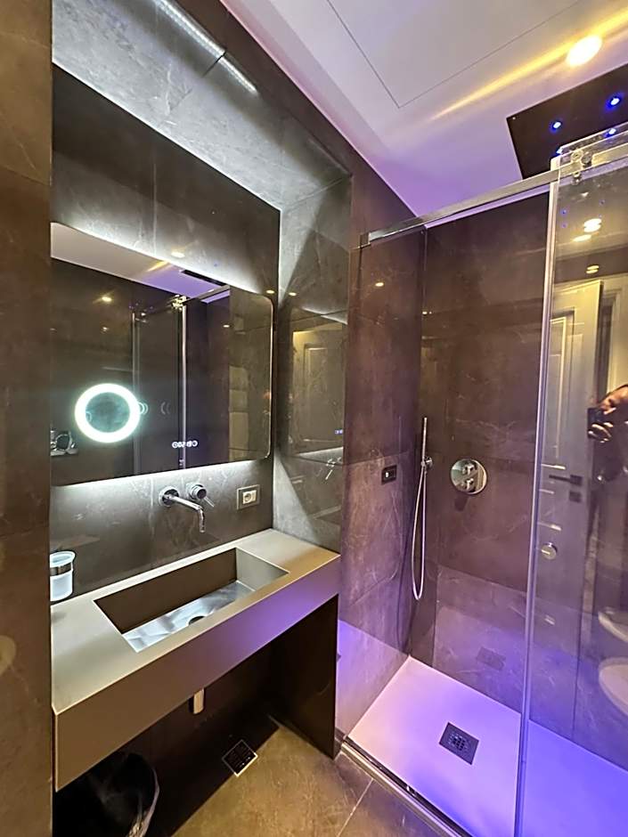Caruso Place Luxury Rooms & Suites