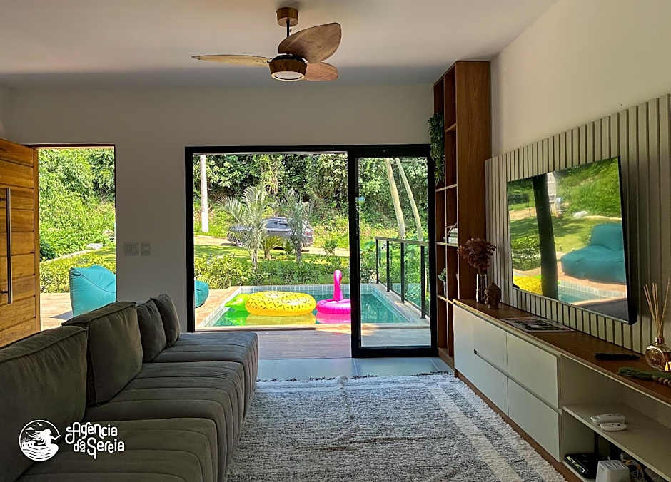 Casa em condomínio perto da Praia da Feiticeira