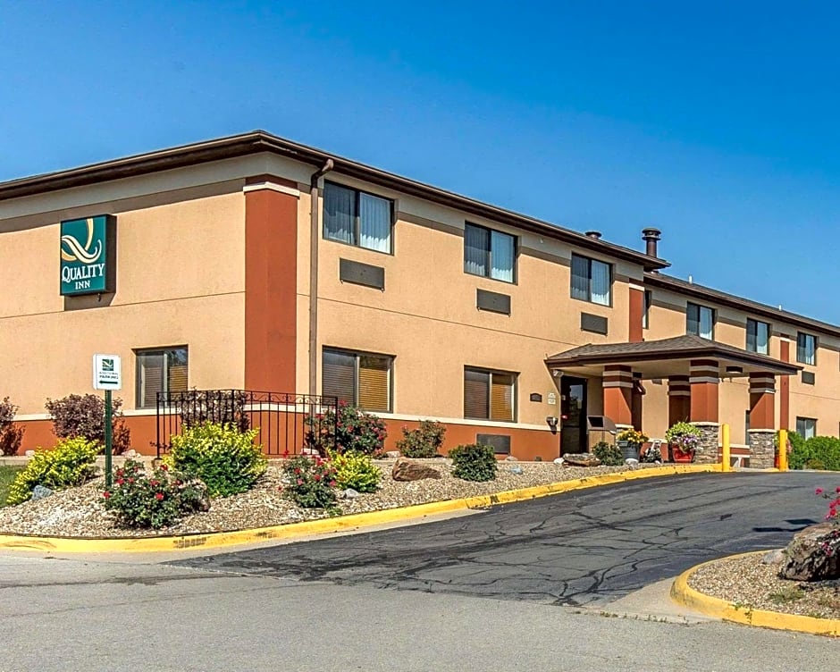 Quality Inn at Collins Road - Cedar Rapids