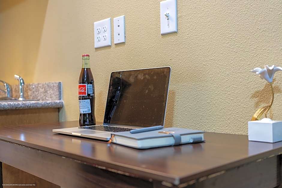 Texas Bungalows Hotel & Hotel Que at Lakeline Austin Cedar Park