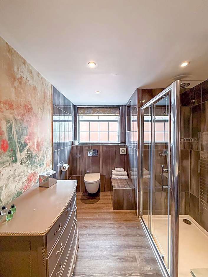 The Crescent Turner Hotel