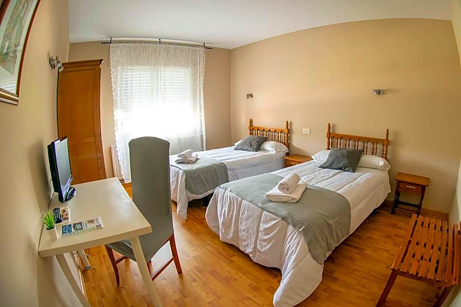 Photo 1 of 4 of Single Room