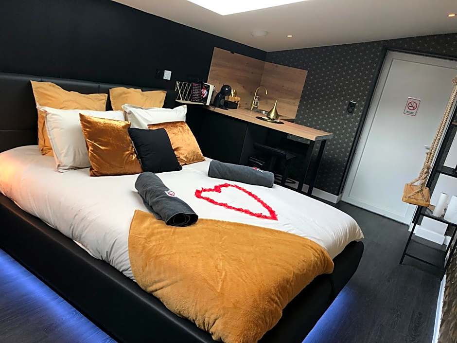 Playroom et Nuit Insolite