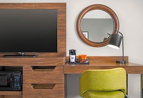 2 Queen Beds Mini Suite Nonsmoking