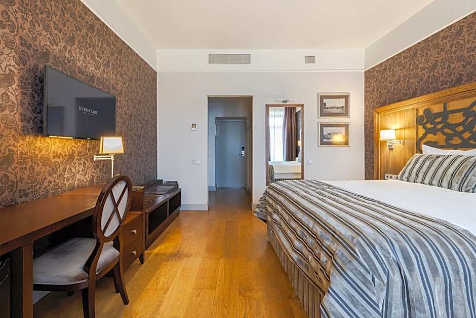 Metropole Hotel by Semarah