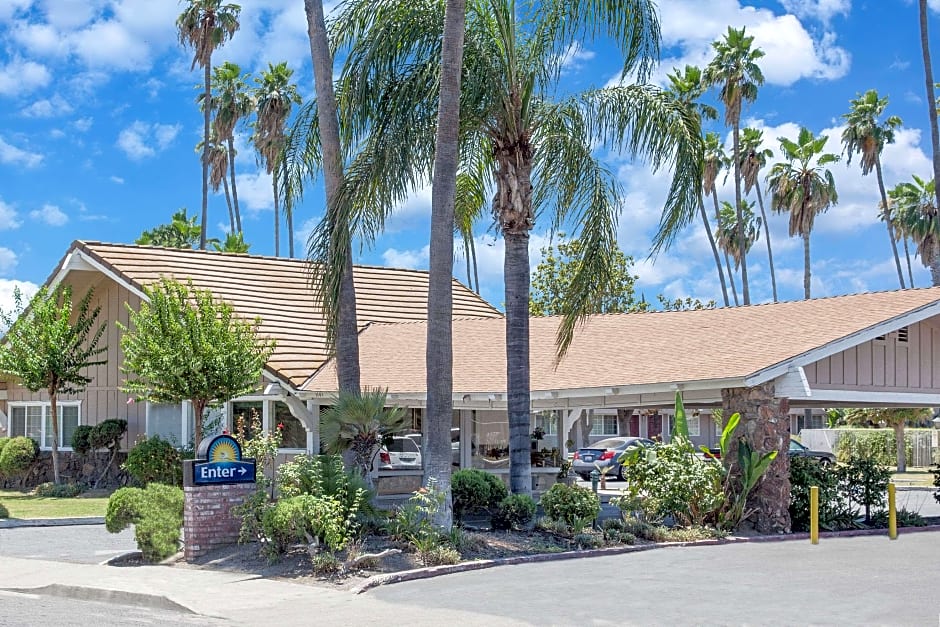 Days Inn by Wyndham Fresno Central – Fresno, CA